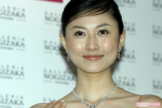 離婚発表の菊川怜、蒸し返された「3人の女性との間に4人の子ども」“元夫の女性遍歴”報道