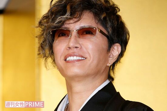 「中学生のイジメと同じ」モノマネタレントがGACKTにブチギレ投稿、2年前から続いていた“挑発”