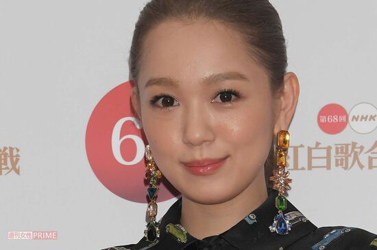 「こんな顔だっけ」西野カナ、復活ライブでギャル路線から“演歌歌手風”への激変にネット困惑