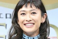 「カラーボール投げられた？」ピンクの“何か”がベッタリ、山田優の奇抜ヘアスタイルが衝撃的