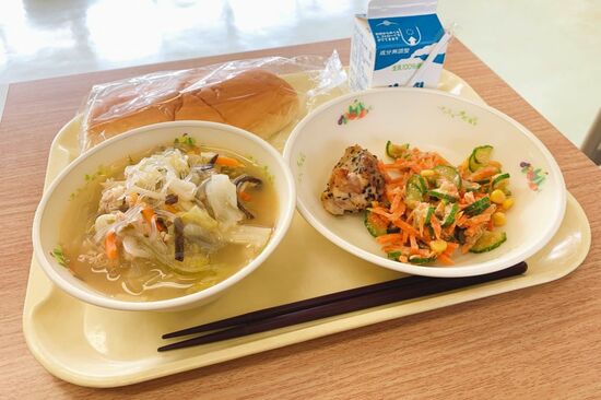 「納得いかない」「完全に業務上横領」学校給食のあまり食材でまかない調理、懲戒処分に賛否両論