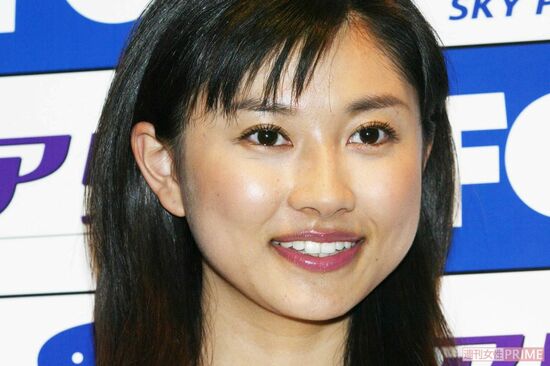 「生まれ変わった?」電撃離婚の菊川怜が“デコルテ全開”の激変、アラフィフからの出直し決意