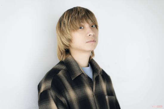 ボーカルにして小説家の尾崎世界観、レコード会社との騒動、声の
