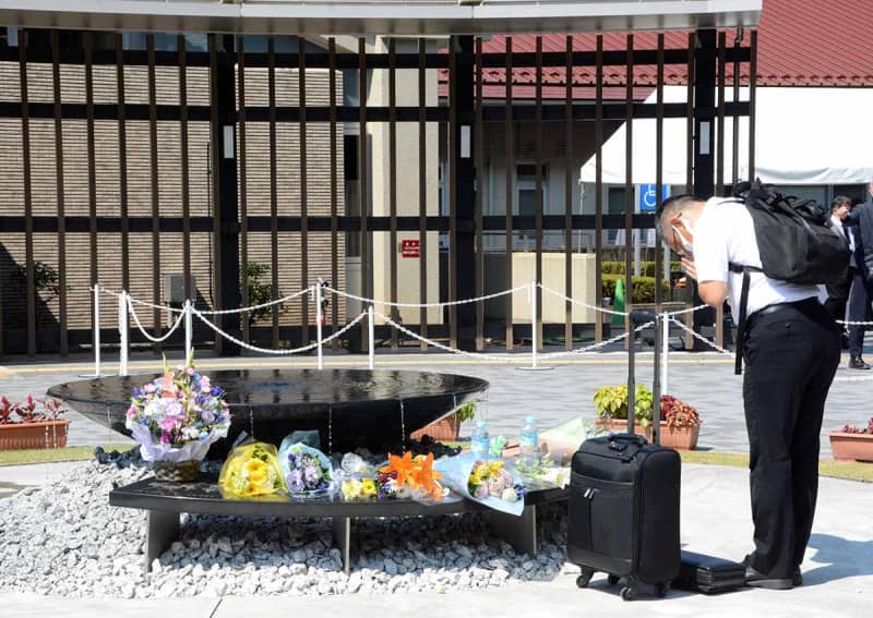 相模原で19人の追悼式　犠牲者の冥福を祈る　朝から多くの人が献花
