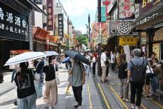 「制限のない」神奈川のお盆休みスタート　にぎわう箱根、中華街　海辺は台風に備えも