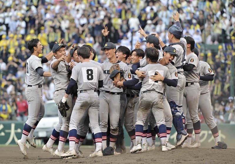 【夏の甲子園】慶応が107年ぶり2度目の全国制覇　仙台育英に8―2で勝利　