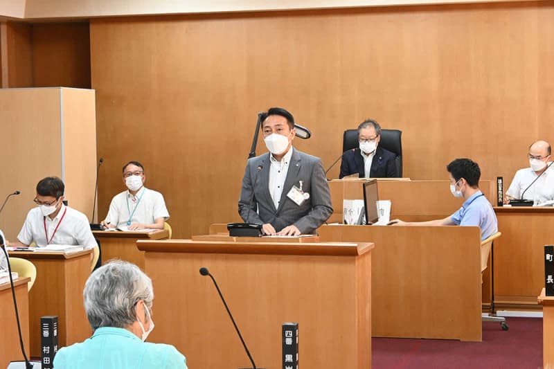 真鶴・松本町長、1年間無報酬の公約撤回「私の考えも変わってきた」