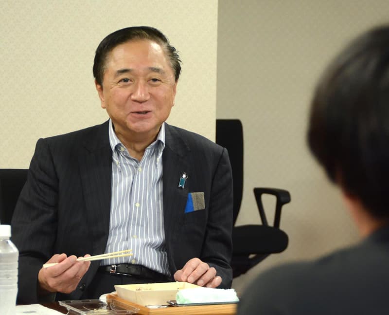 神奈川知事、福島産水産物の弁当で昼食会　若手職員と「科学的根拠に基づいて安全」アピール