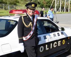 近藤真彦さんが大磯で一日署長　オープンカーに乗り登場、交通安全呼び掛け