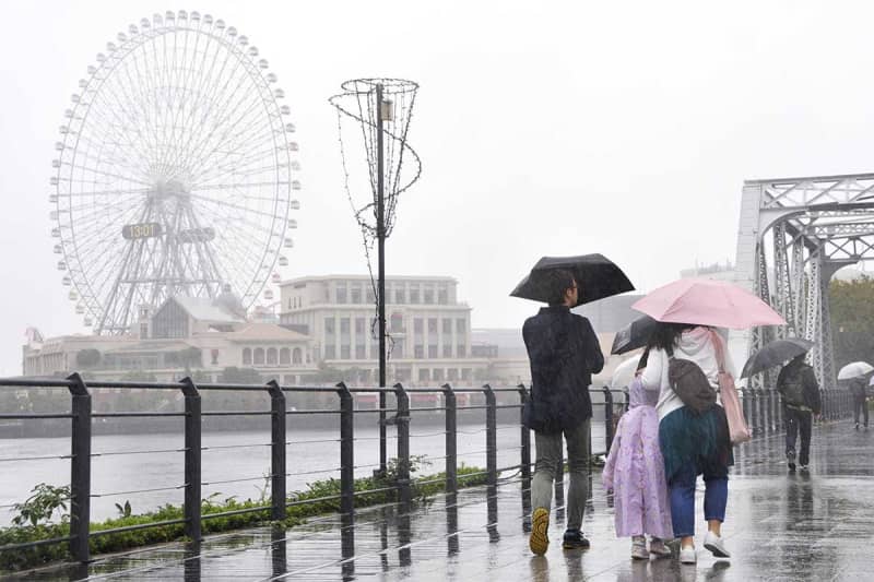 朝から冷たい雨、横浜で最高気温15.9度　11月下旬並みの肌寒さ