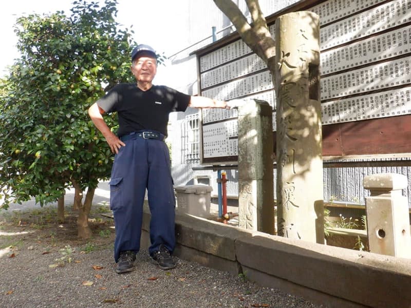 関東大震災伝える鳥居、厚木神社に保存　二つに折れた石、実は…