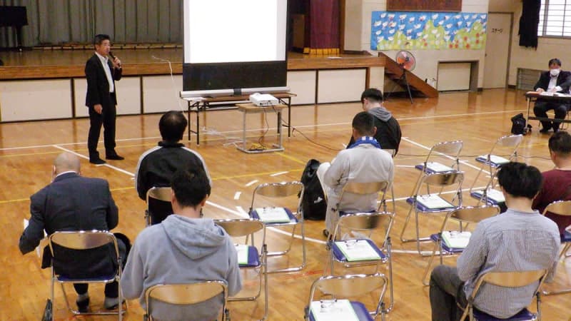 厚木市、学校統合で意見交換会始まる　「通学バスは」保護者ら議論