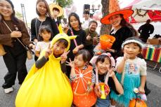 川崎でハロウィーンイベント「復活」　親子で飲食やダンス堪能、29日も開催
