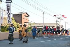 70回目の「箱根大名行列」4年ぶり温泉街でも　華やかな衣装姿に大勢の歓声