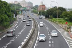 横浜横須賀道路の別所ICで夜間ランプ閉鎖　舗装補修工事のため