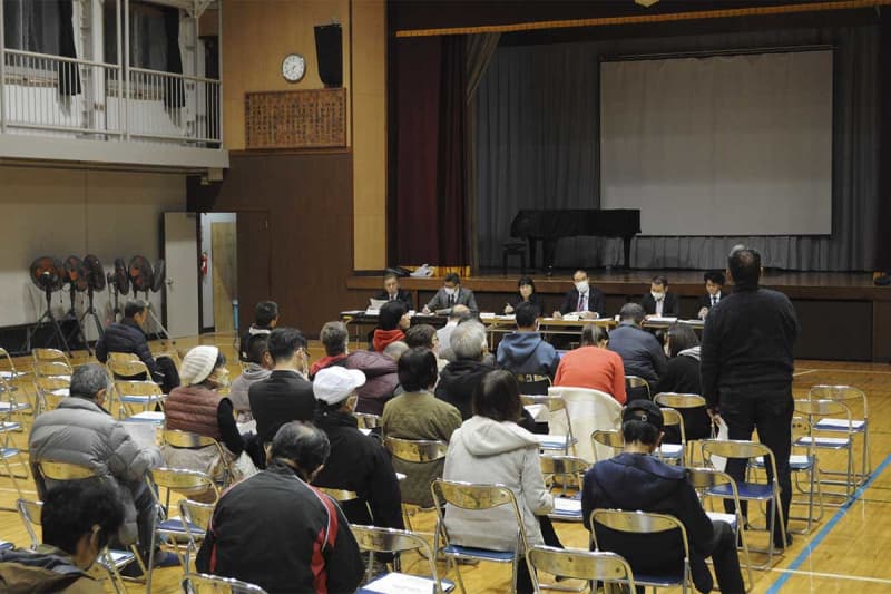 横須賀市立小学校の統合「見直しを」　走水小での住民説明会で反対の声相次ぐ
