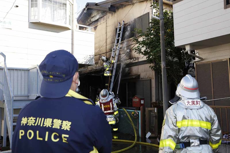 横浜・鶴見区の住宅で火事　木造2階建て全焼、70代男性1人けが