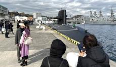 秘匿性高いはずの潜水艦、海自横須賀基地が一般に定期公開　毎月2回、乗員志望者の増加狙う