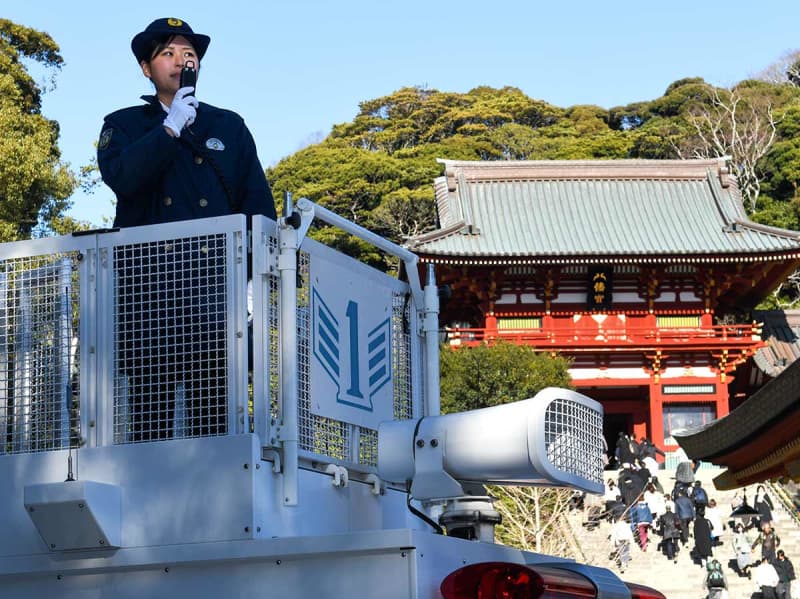 「神様は逃げませんよ」DJポリス語り口軽妙　鎌倉・鶴岡八幡宮で初詣訓練