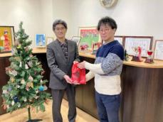 川崎の児童養護施設にクリスマスプレゼント　「映画で夢や目標を」市内の会社員がチケット寄贈続ける