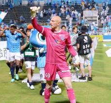 【横浜FC】ブローダーセンが岡山へ完全移籍　「全ての愛に感謝します」