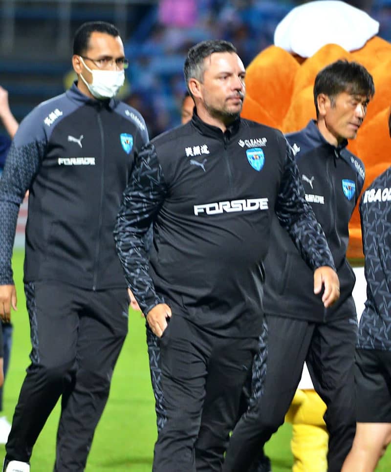 【横浜FC】ジョン・ハッチンソンHCが退任　「感謝の気持ちでいっぱい」