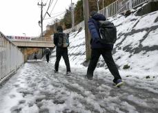 神奈川県内、転倒など39人重軽傷　大雪で主要道路の一部通行止め続く