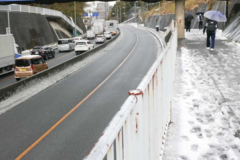神奈川県内、大雪で88人重軽傷　主要道路の一部で通行止め続く