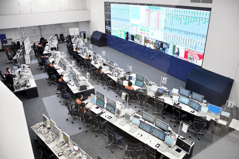 横浜市消防局、新たな司令センターを報道陣に公開　「119番の適正利用を」