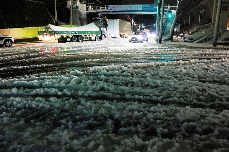 あわや大惨事…大雪警報の日、横浜市営バスで事故相次ぐ　チェーン装着が遅れた訳は？