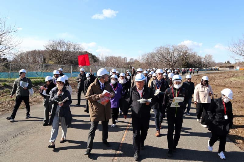 横浜・園芸博予定地、大使館関係者が視察　43カ国参加、出展つながる？