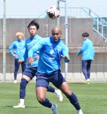 3位浮上の横浜FCが全体練習公開　四方田監督「まだ上に2チームいる」