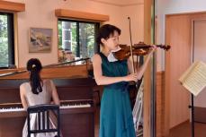 バイオリンとピアノとウグイスが“競演”　丹沢の玄関口・ヤビツ峠レストハウスでティータイムコンサート