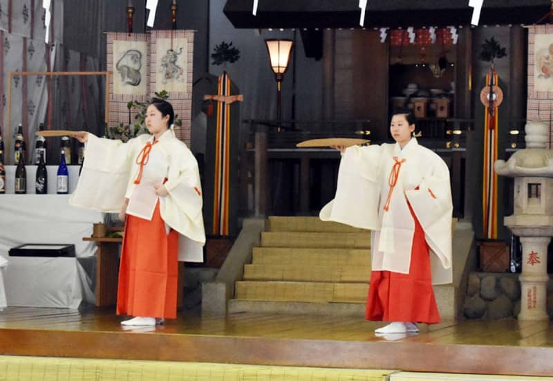 伊勢原・大山阿夫利神社で「神教歌」披露　歴代宮司慰霊の権田祭、厳かに