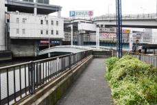横浜駅近くの繁華街で57歳の女性刺され死亡　容疑で33歳の男を逮捕、23年夏に母親殺人未遂も