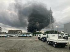 寒川町の工場で火事　大量の煙、付近住民に避難呼び掛け　工業用ゴムや樹脂製品など製造
