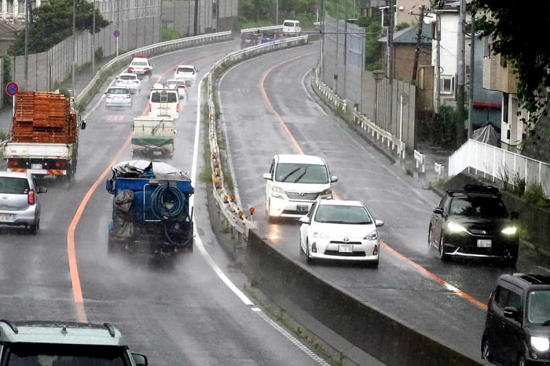 神奈川県内各地に大雨警報　浸水と土砂災害などに警戒