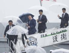 海自横須賀基地にNZ首相が訪問　護衛艦「くまの」乗船し視察