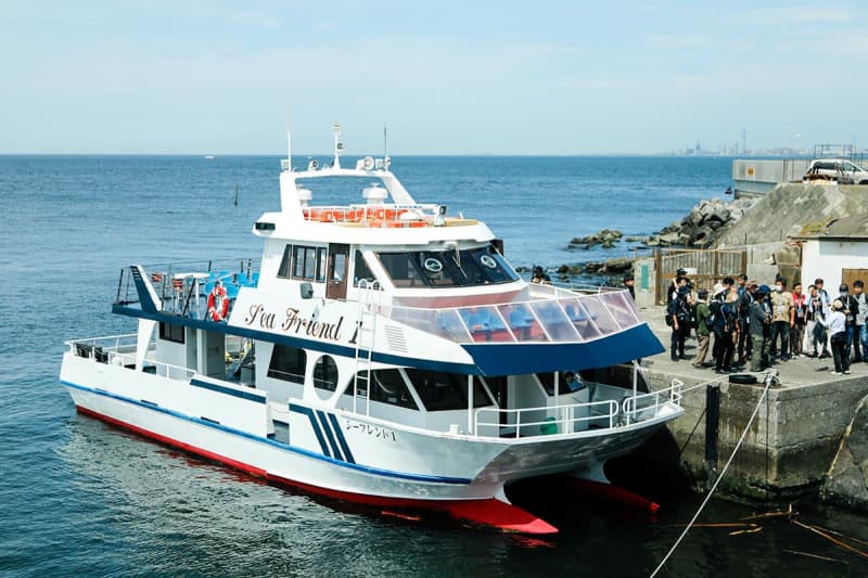 横須賀のクルーズ船「シーフレンド1」引退　猿島航路や軍港巡りに活躍30年、最後のツアーは「第二海堡」