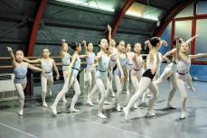 日本で初めて障害ある子のクラス　横須賀の伊与田バレエスタジオが50周年