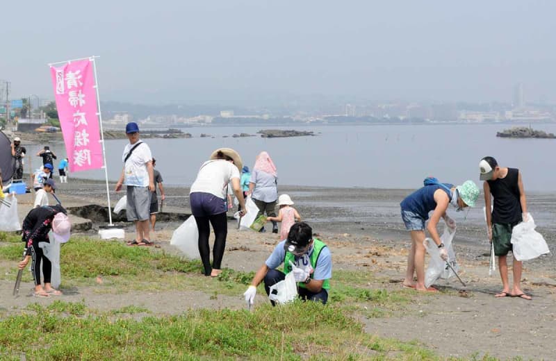 プラごみや釣り糸…東京湾クリーンアップ大作戦　横須賀で海岸清掃