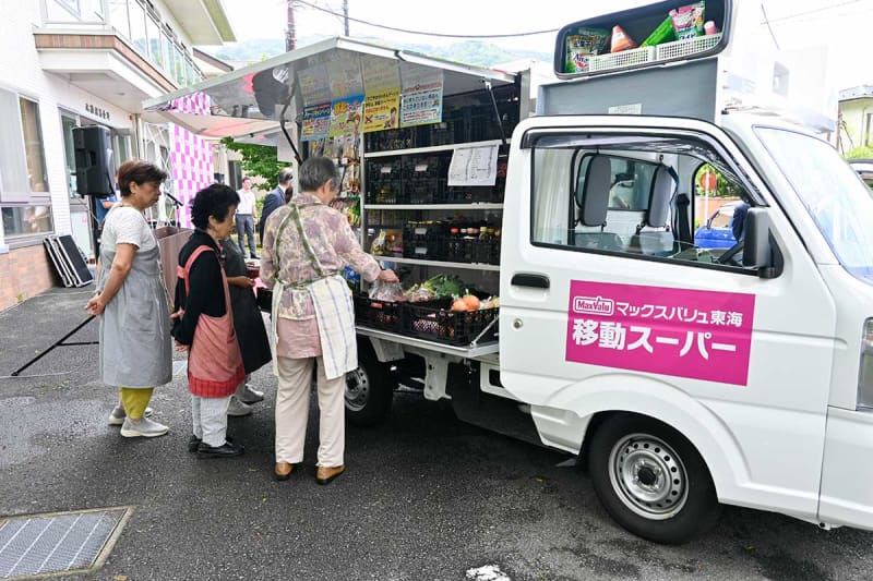 町内に1店舗しか…箱根で移動スーパーの運行始まる　町内を巡回、「買い物不便」の解消目指す