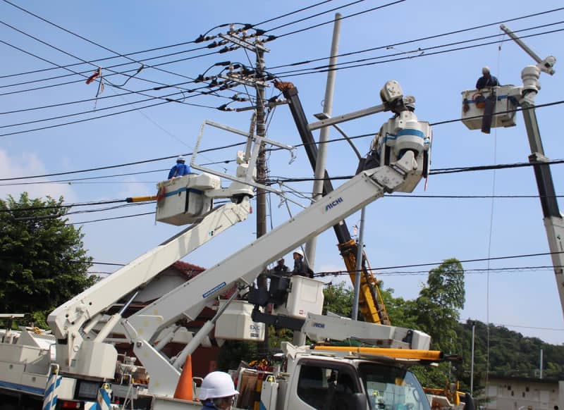 神奈川中央交通の路線バスが電柱に衝突　横浜・泉区の県道、けが人なし