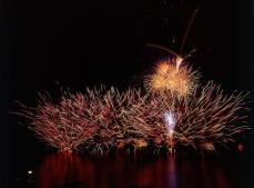 箱根・芦ノ湖は31日から「花火週間」　8月5日まで連日、計1万8500発が夜空と湖面を彩る
