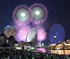 首都圏最大級の2万発…横浜の夜空に花火と音楽がシンクロ　みなとみらいでスマートフェス