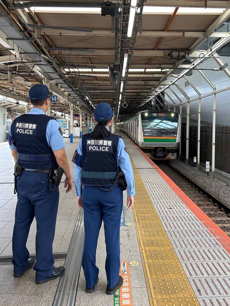 薄着の夏、電車に痴漢が増える…神奈川県警が警戒強化　私服捜査員の投入も