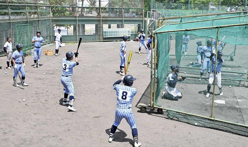 【高校野球】東海大相模、クーリングタイム想定し着替えの練習　金本「意外と時間ない」