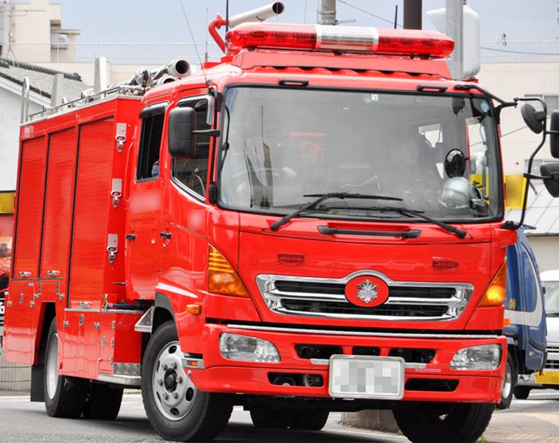 「2階から煙と火が…」逗子の住宅で火事、住民の90代女性は避難して無事