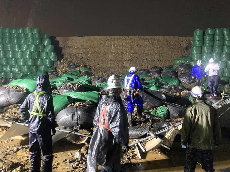 相模原・リニア新駅の建設現場で高さ10メートルの土のう崩落　道路をふさぎ一時通行止めに