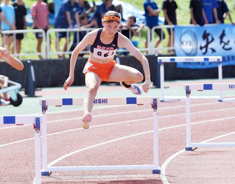 【神奈川県高校新人陸上大会】400m障害・ガードナが大会新で2冠達成　女子棒高跳び・鶴田が2連覇